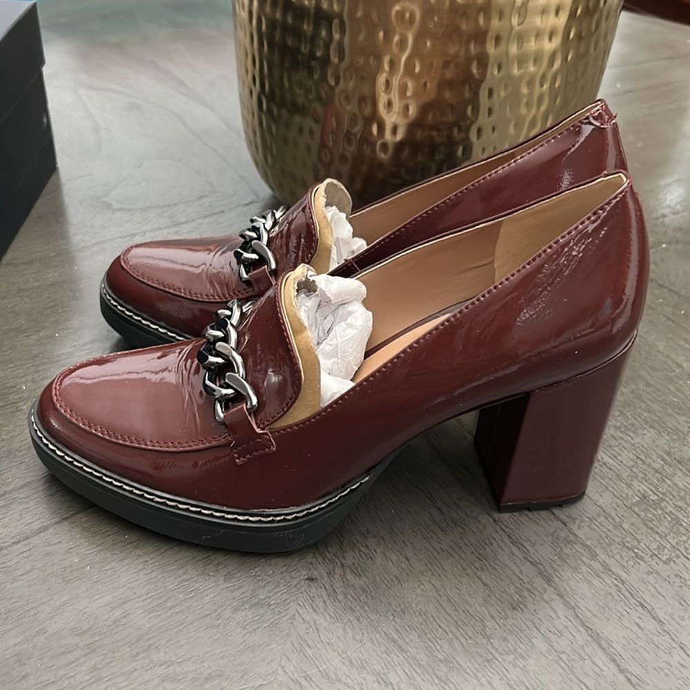 Naturalizer Callie Patent Leather Chain Detail Lug Sole Moc Loafer Pumps (WIDE) - Picture 6 of 9